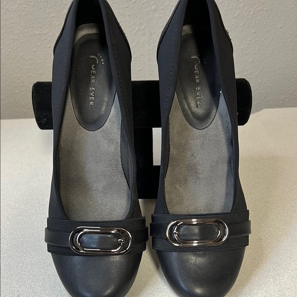 Wear ever Black Flats with Silver Detail - Picture 1 of 6